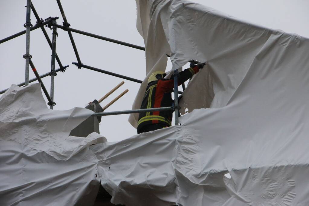 Zeil losgeraakt door storm Bella