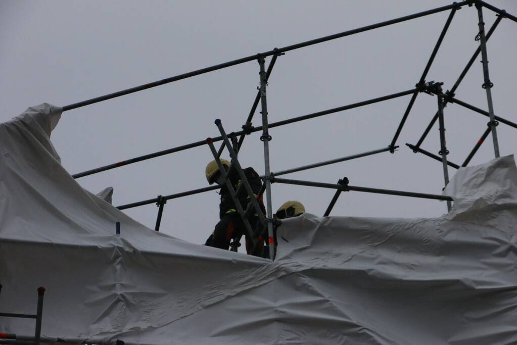 Zeil losgeraakt door storm Bella