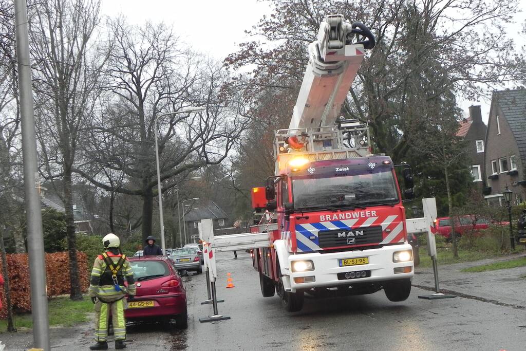 Dakkapel losgeschoten door de wind