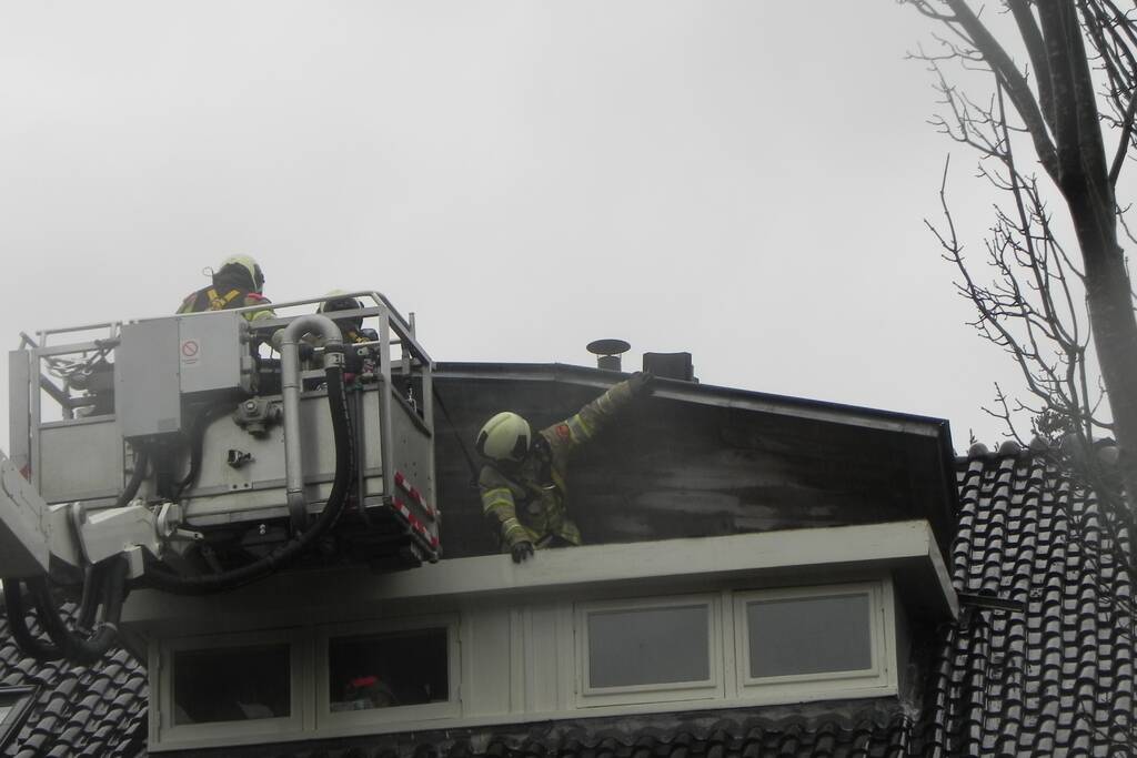 Dakkapel losgeschoten door de wind