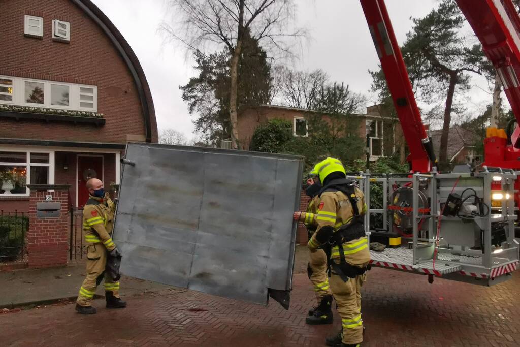 Dakdeel losgeschoten door de wind