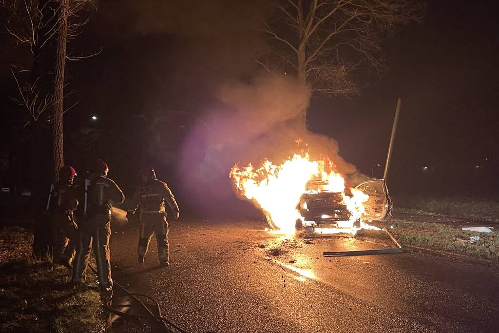 Auto met lachgas in brand bij ongeval