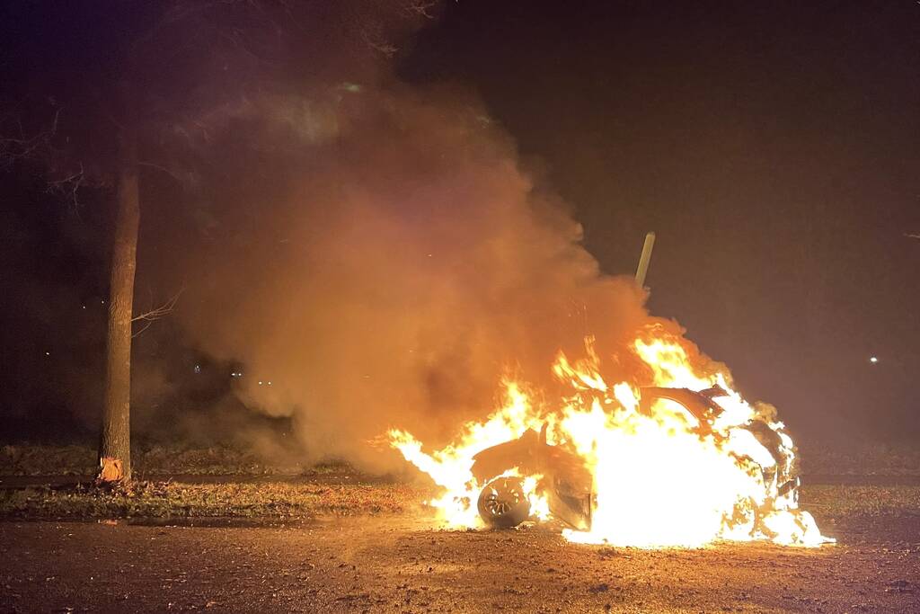 Auto met lachgas in brand bij ongeval
