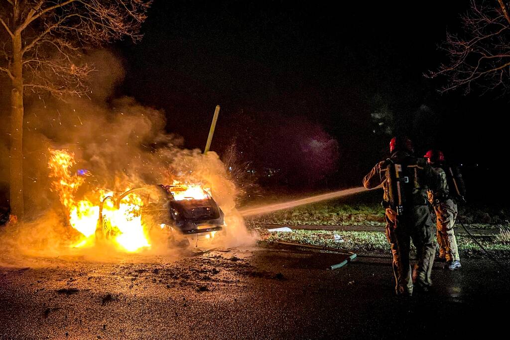 Auto met lachgas in brand bij ongeval