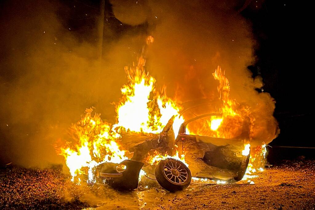 Auto met lachgas in brand bij ongeval