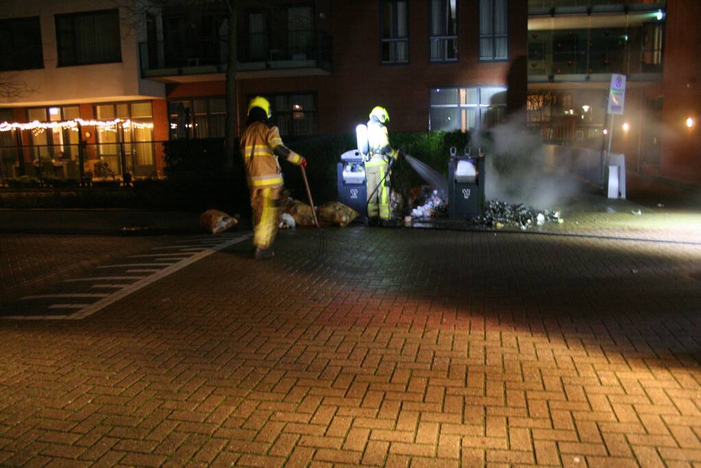 Rommel naast container in brand gevlogen