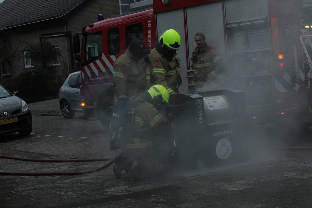 Brand in ondergrondse container snel geblust