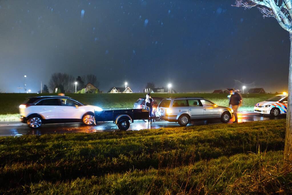 Schade na botsing tussen twee voertuigen