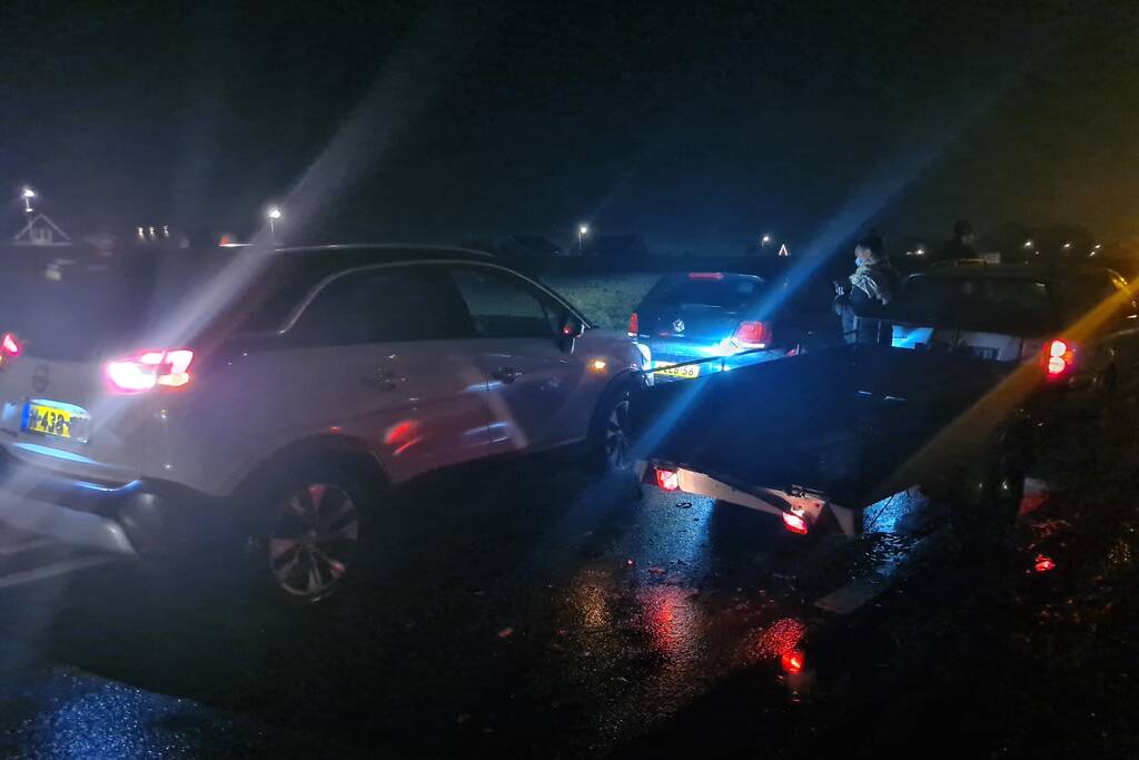 Schade na botsing tussen twee voertuigen