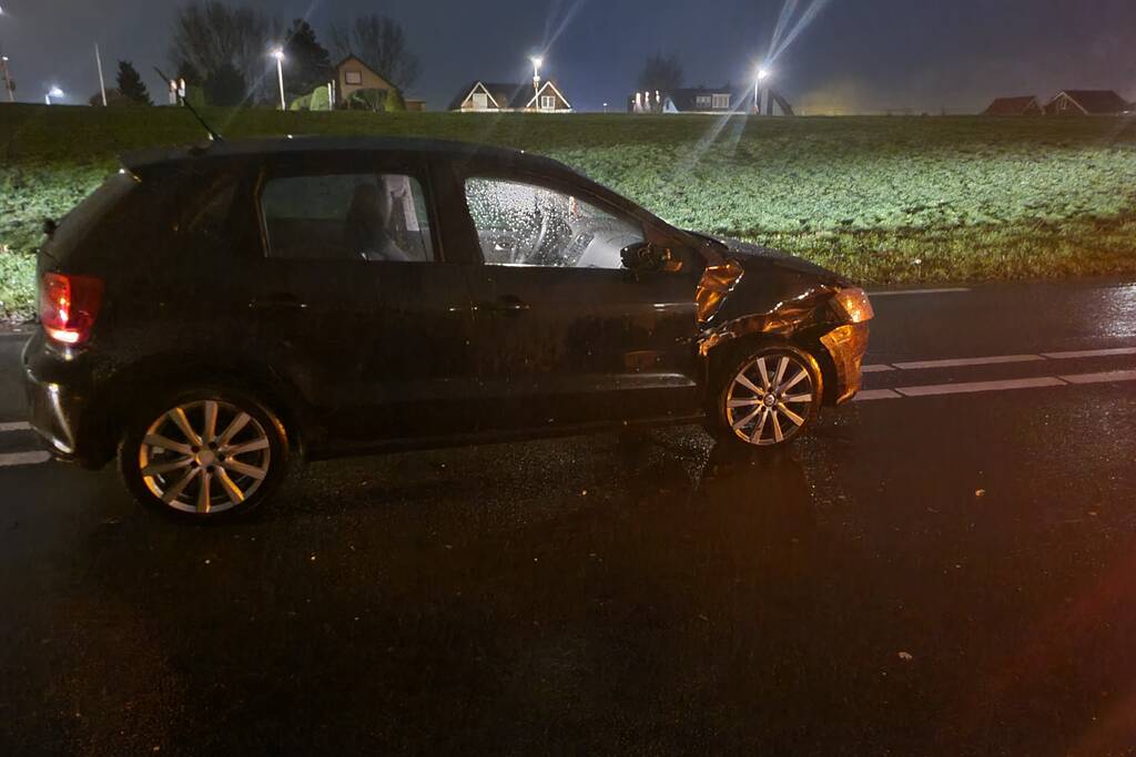 Schade na botsing tussen twee voertuigen