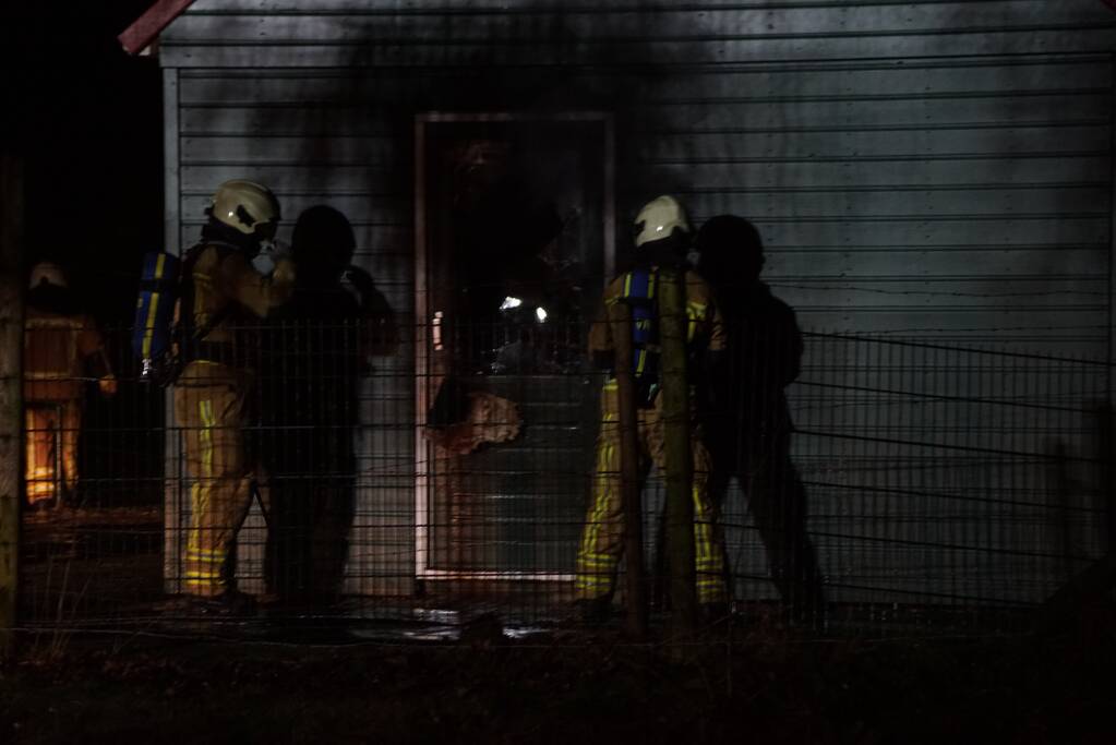 Schuur van schaatsvereniging gaat in vlammen op