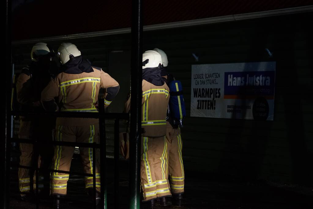 Schuur van schaatsvereniging gaat in vlammen op