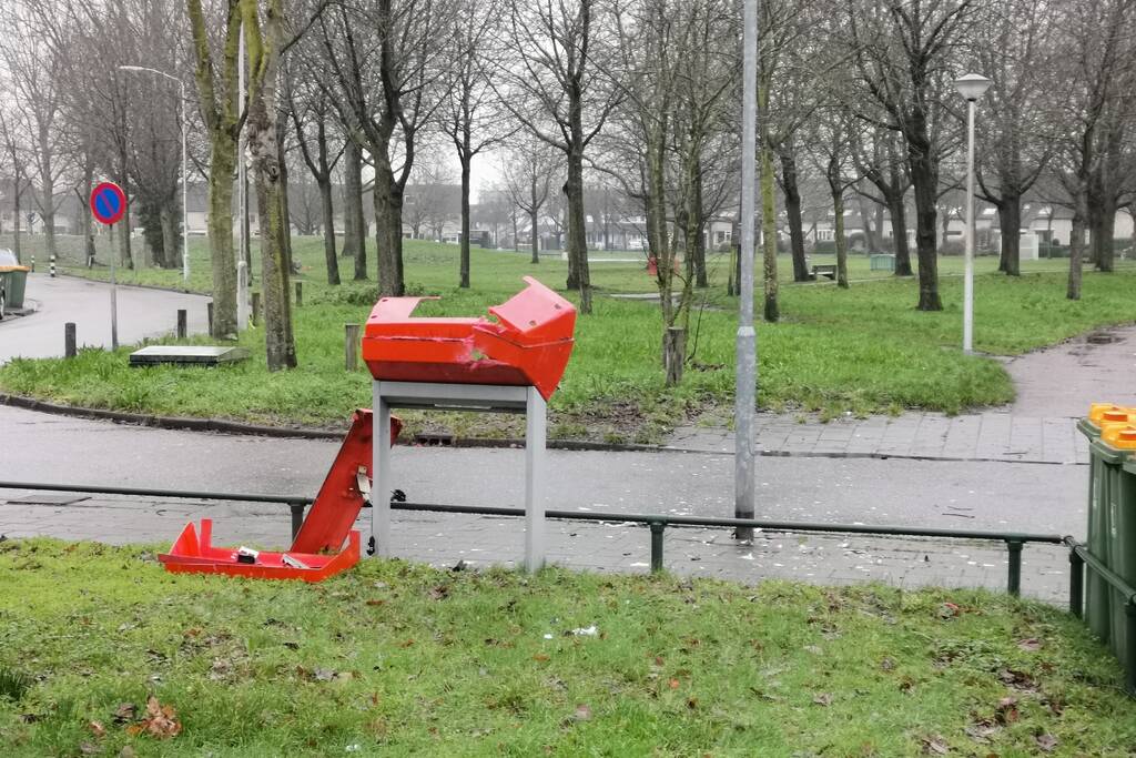 Brievenbus PostNL opgeblazen