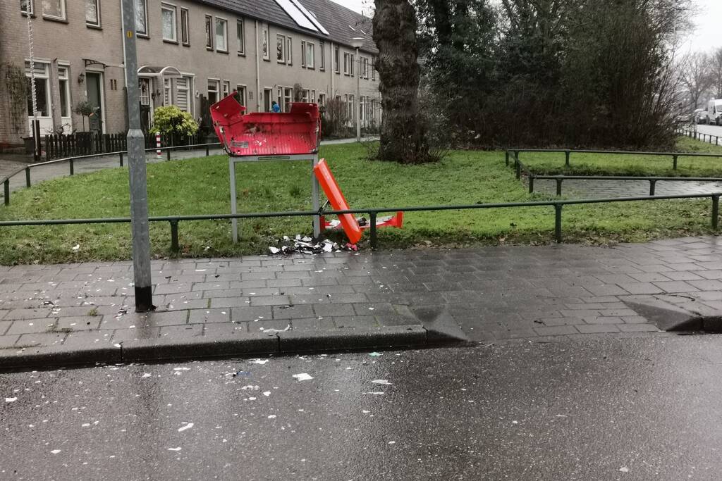 Brievenbus PostNL opgeblazen