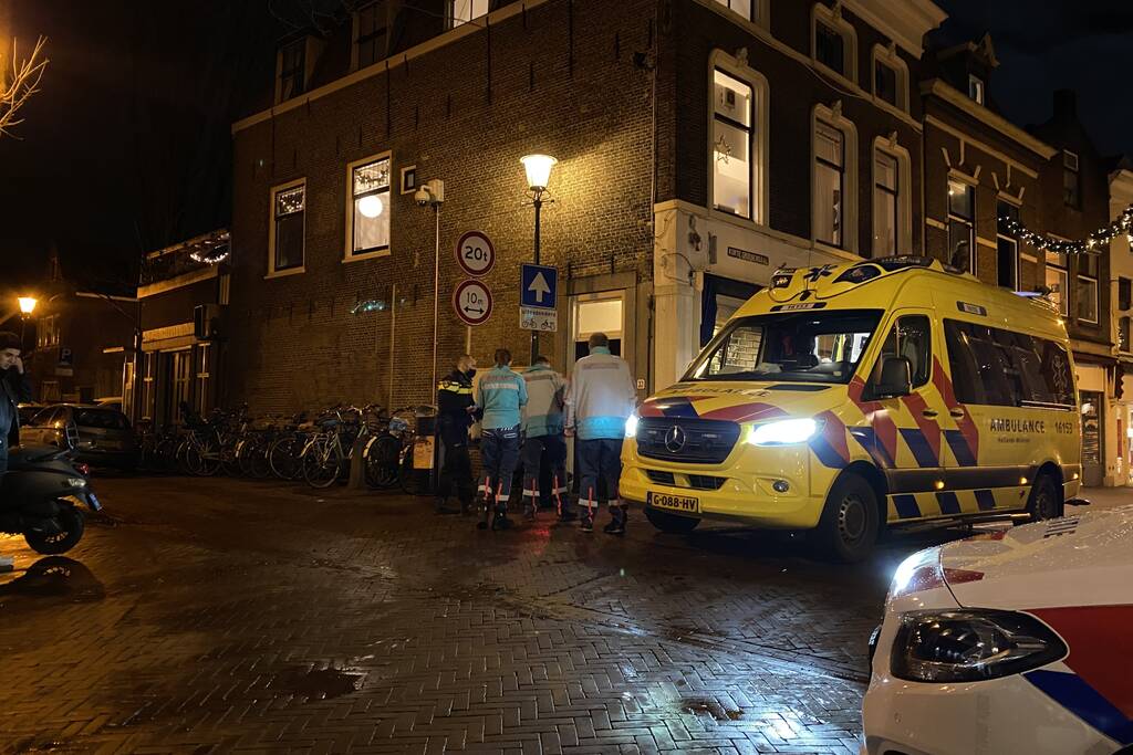 Botsing tussen auto en een bezorg scooter