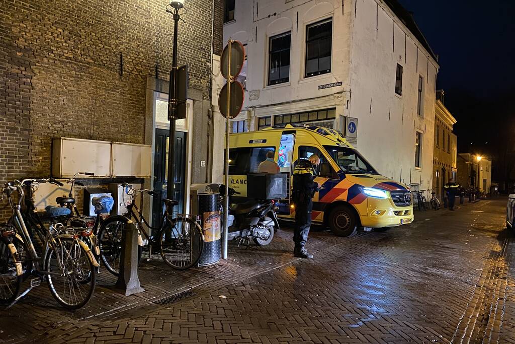 Botsing tussen auto en een bezorg scooter
