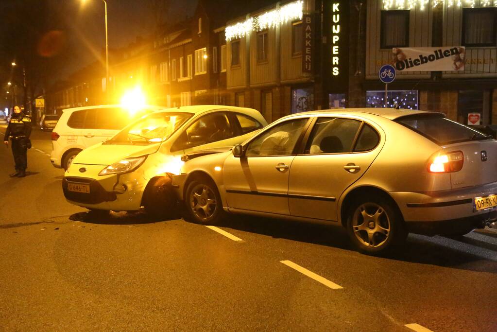Schade na botsing tussen twee voertuigen
