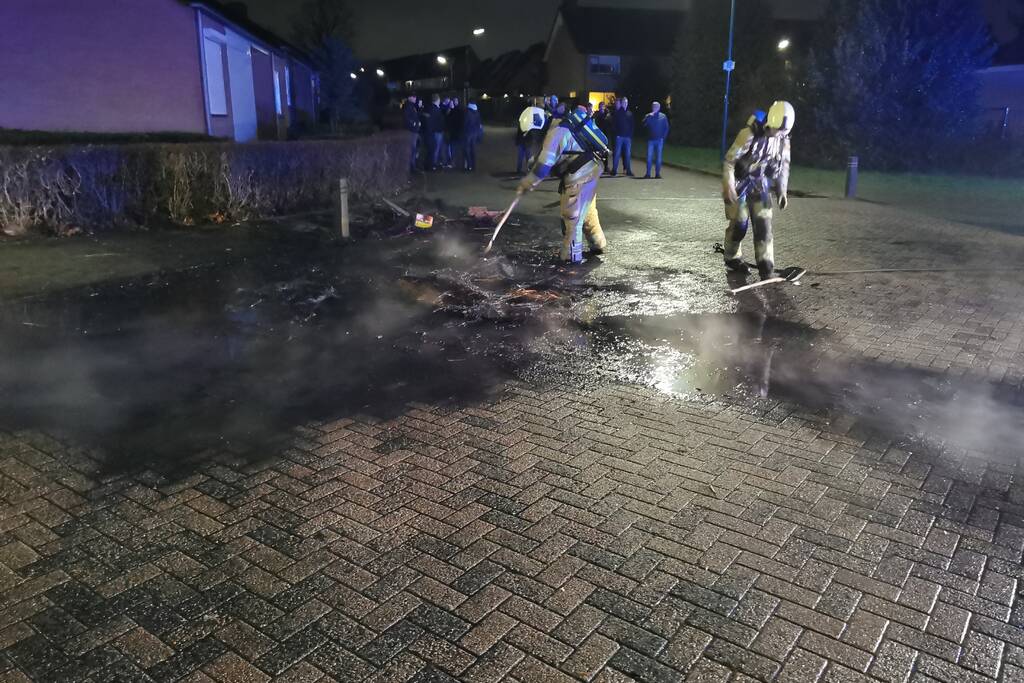 Buitenbrand op kruising, drukte op straat