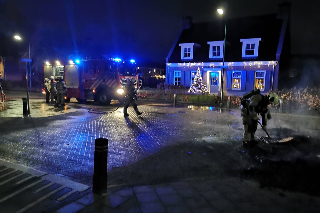 Buitenbrand op kruising, drukte op straat