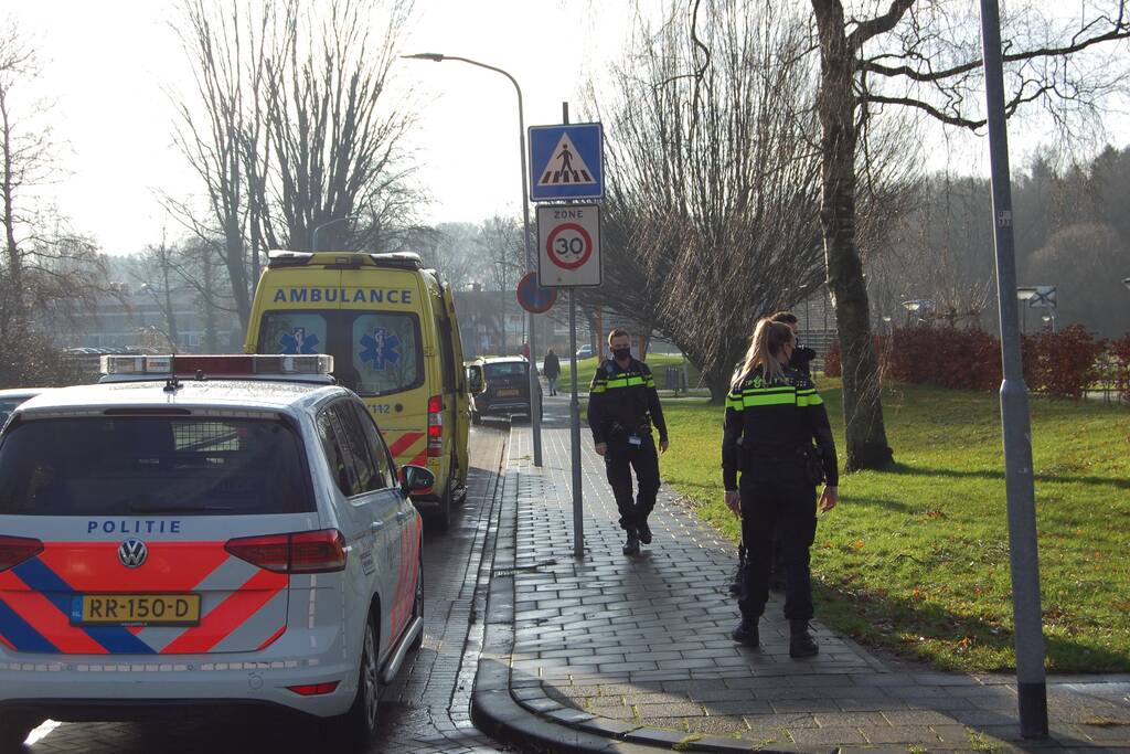 Fietser en scooterrijder raken gewond bij frontale botsing