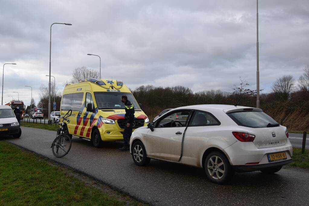 Fietser gewond naar ziekenhuis door ongeval
