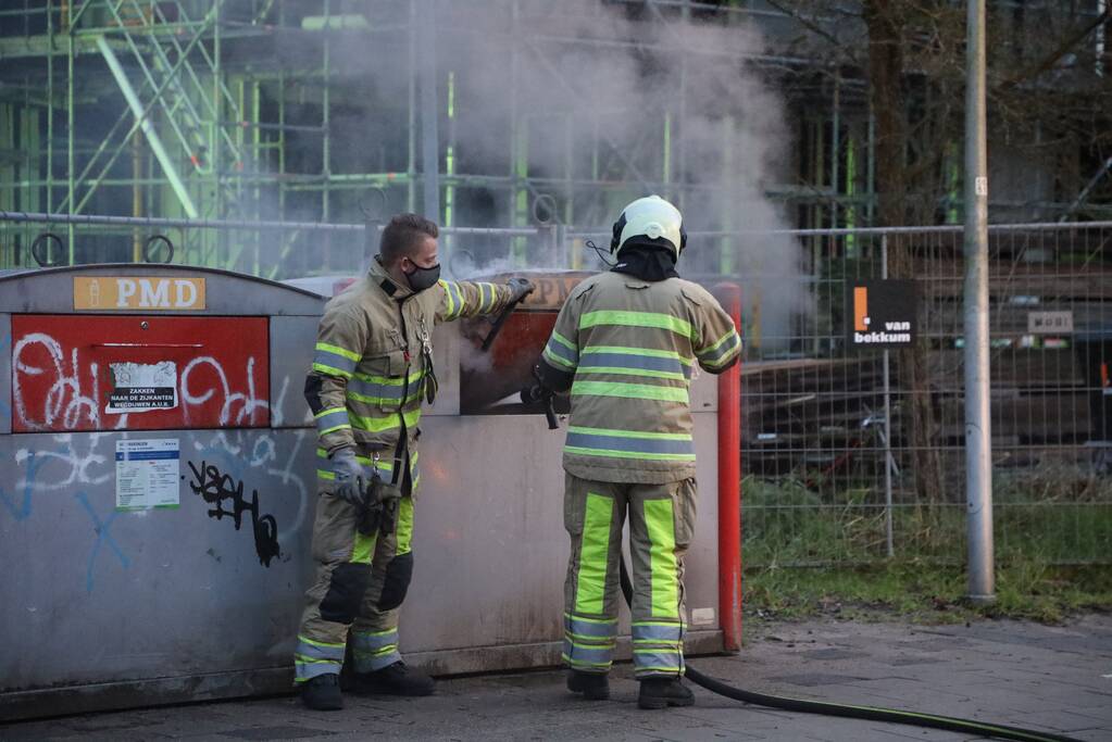 Brand in plastic container snel geblust