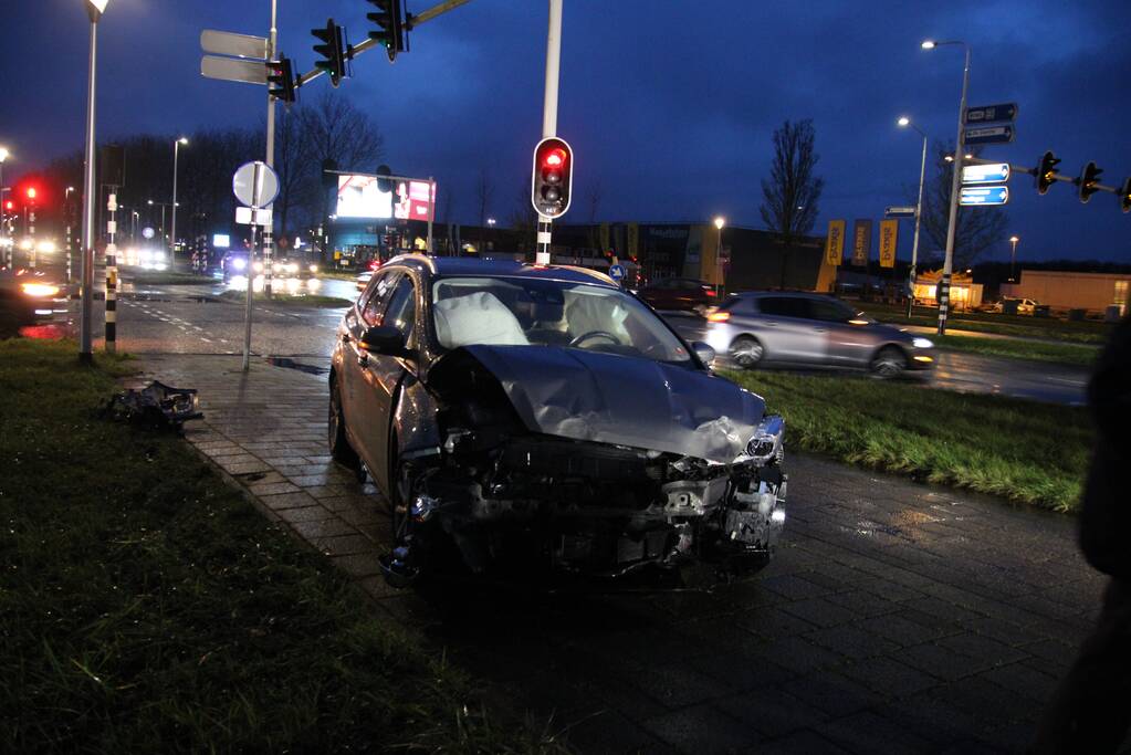 Veel schade bij verkeersongeluk