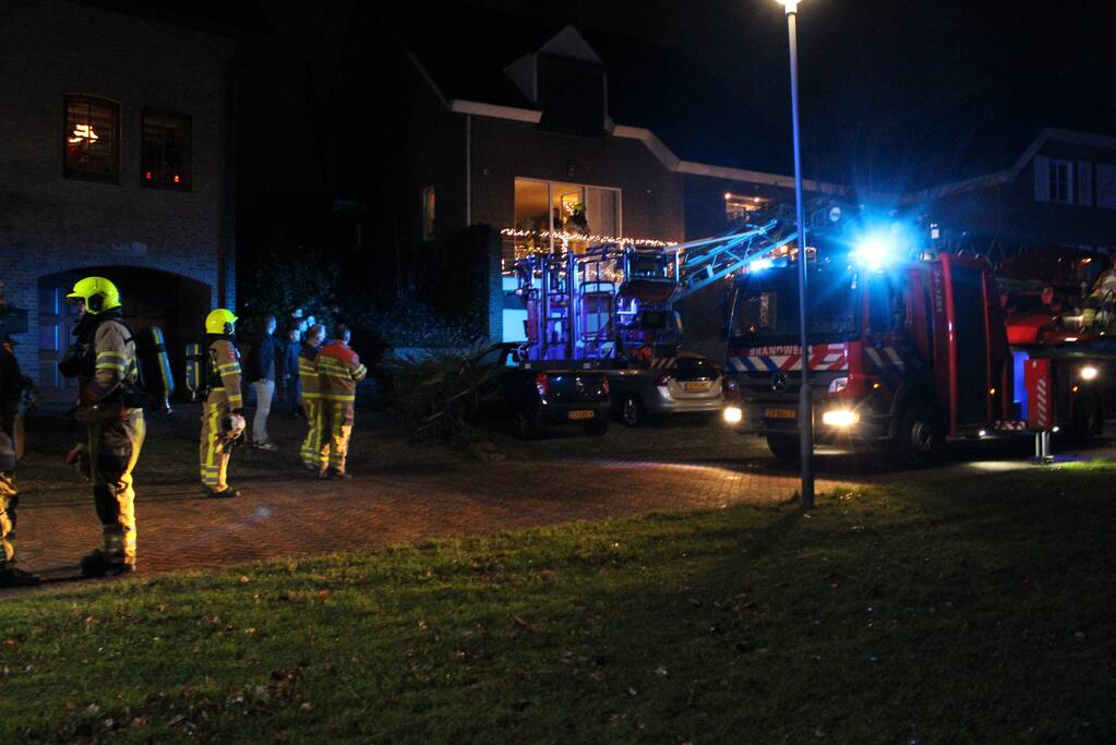 Brand in schoorsteen van woning