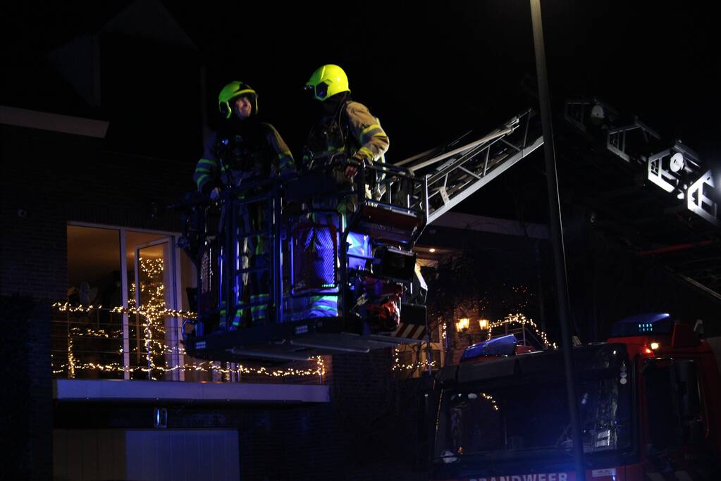 Brand in schoorsteen van woning