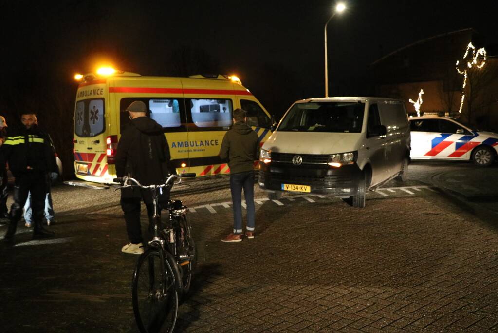 Fietser geschept door bestelbus