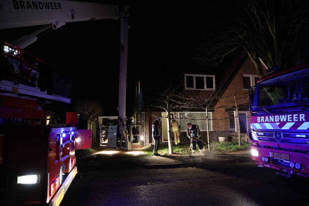 Brand in schoorsteen van woning