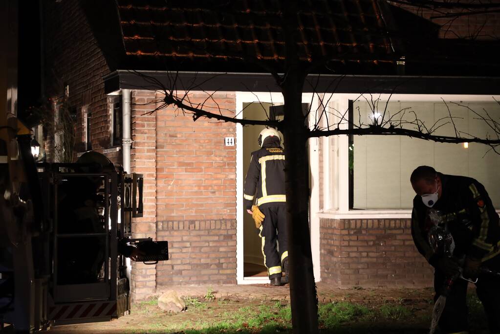 Brand in schoorsteen van woning