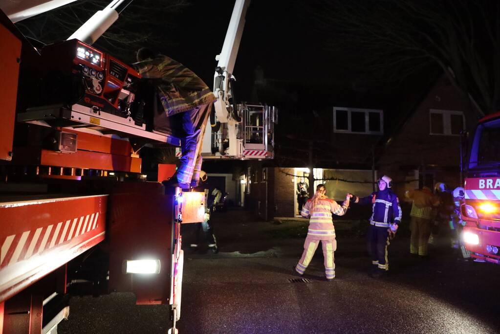 Brand in schoorsteen van woning
