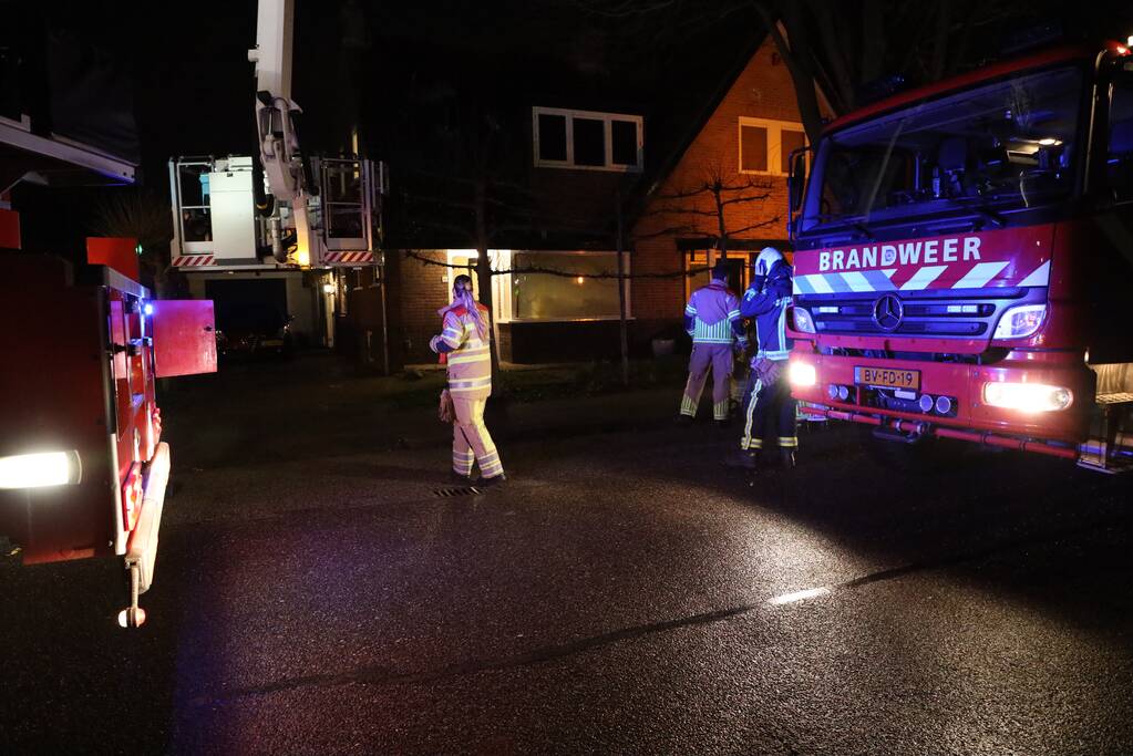 Brand in schoorsteen van woning