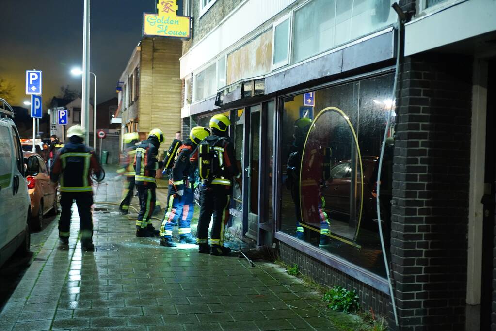 Vuurwerk vernield ruit leegstaande Chinees restaurant