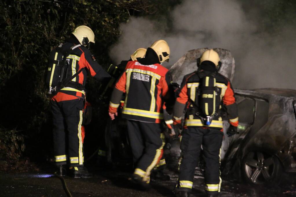 Auto compleet verwoest door brand