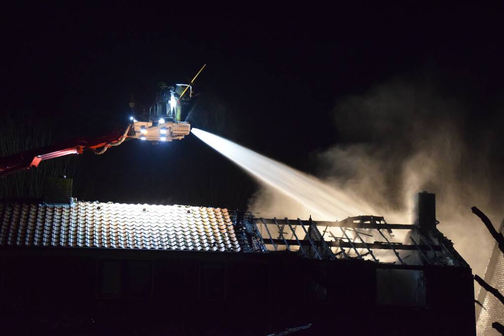 Persoon overleden bij uitslaande woningbrand