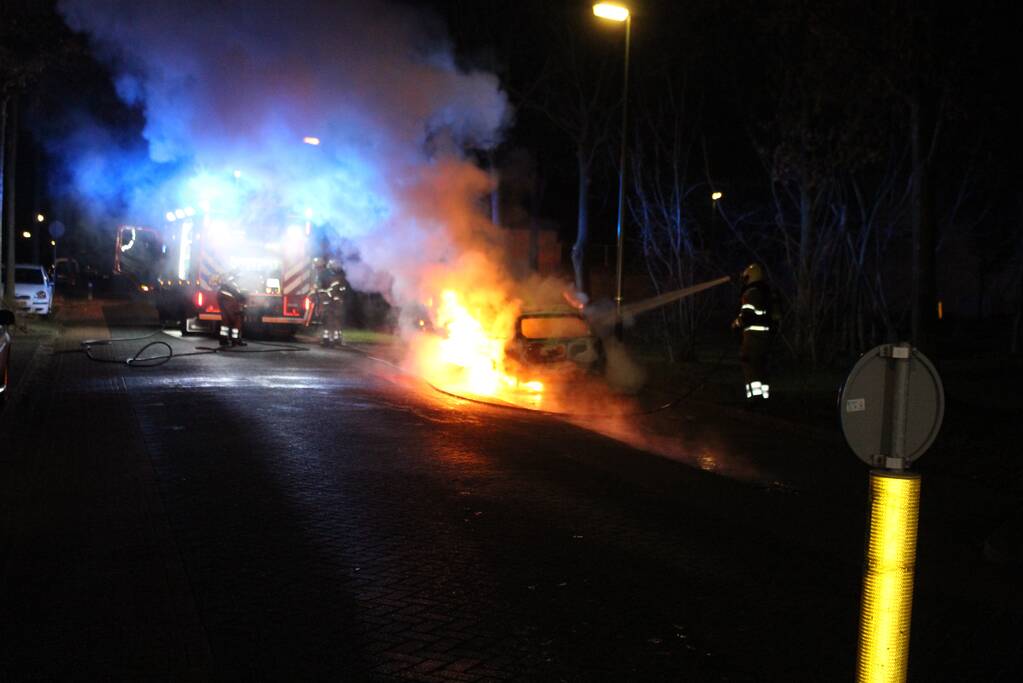 Autobrand snel geblust door brandweer