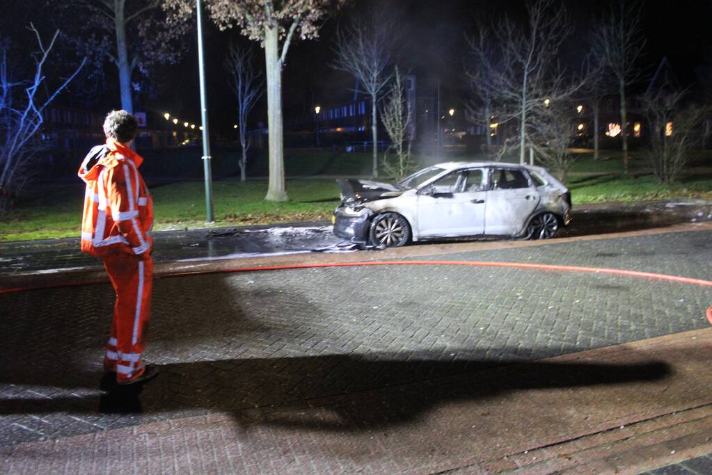 Autobrand snel geblust door brandweer