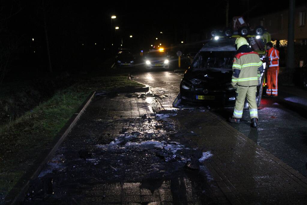 Autobrand snel geblust door brandweer