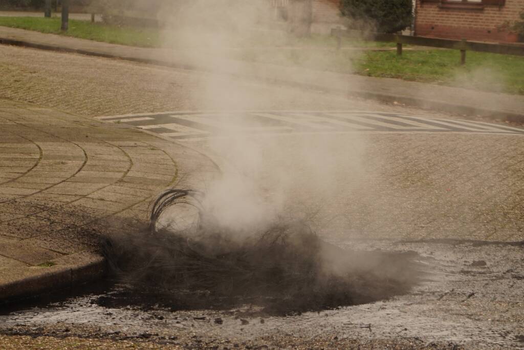 Veel rook bij buitenbrand