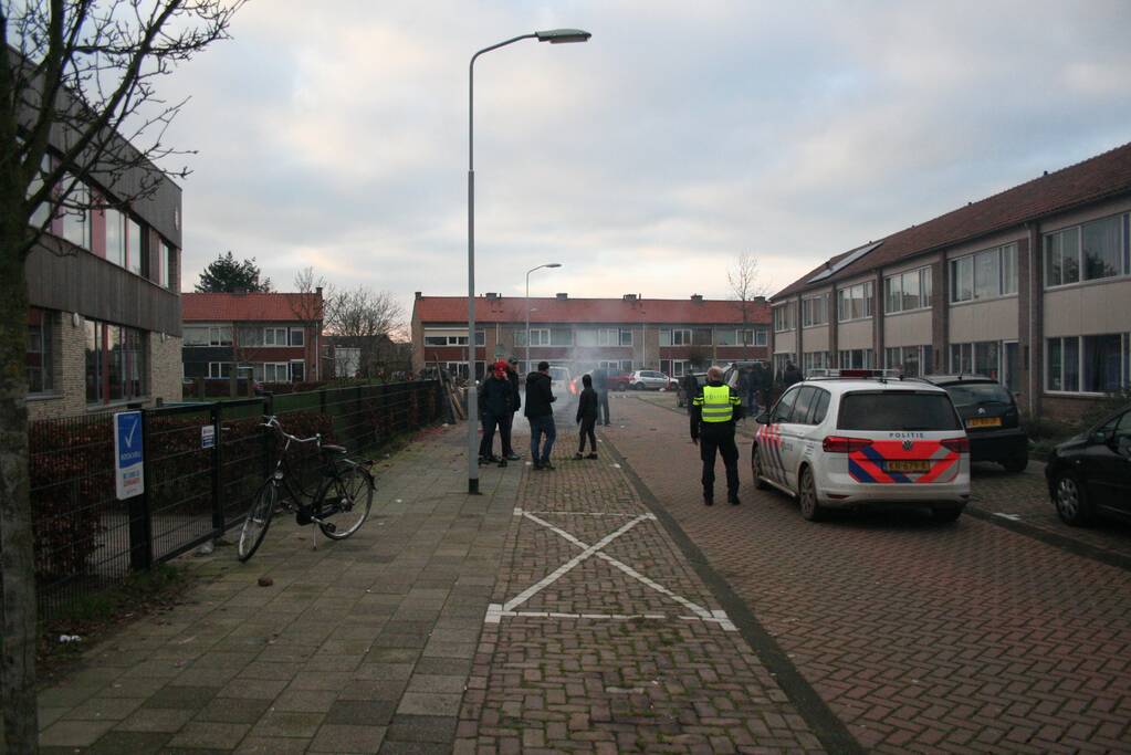 Rommel en vuurtonnen in brand gestoken