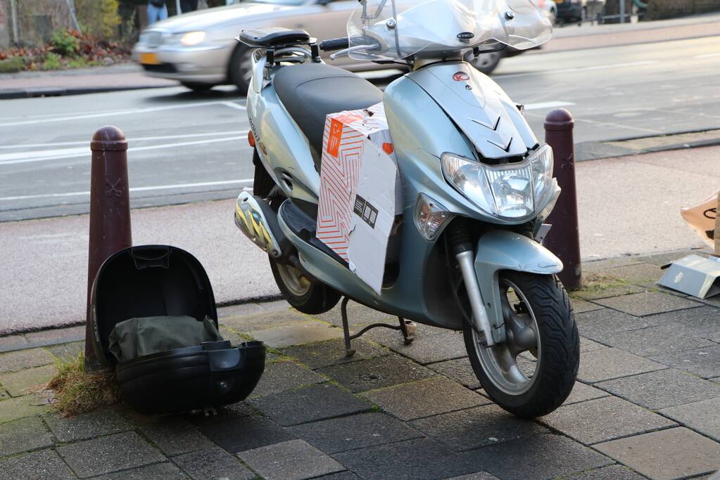 Flinke schade bij aanrijding auto versus scooter