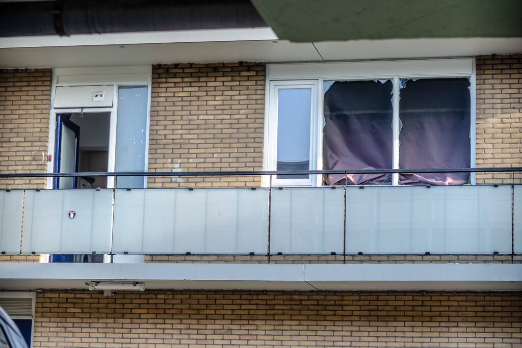 Vuurwerkbom ontploft in woning, bewoner gewond