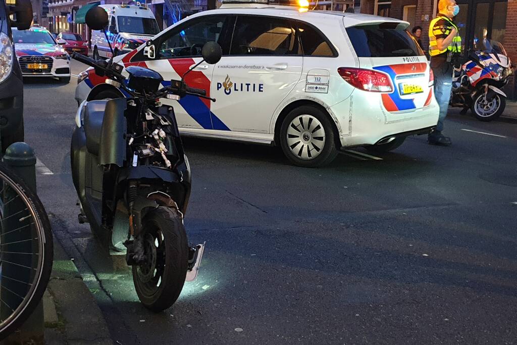 Scooterrijder gewond bij aanrijding met auto