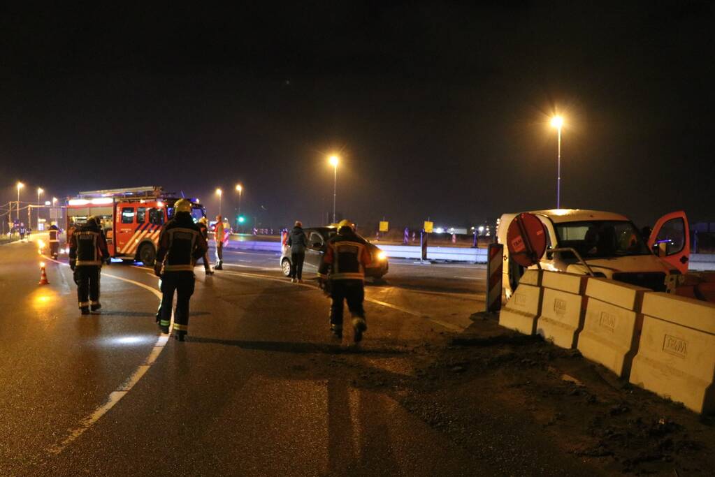 Automobilist verliest macht over het stuur en botst op betonblok