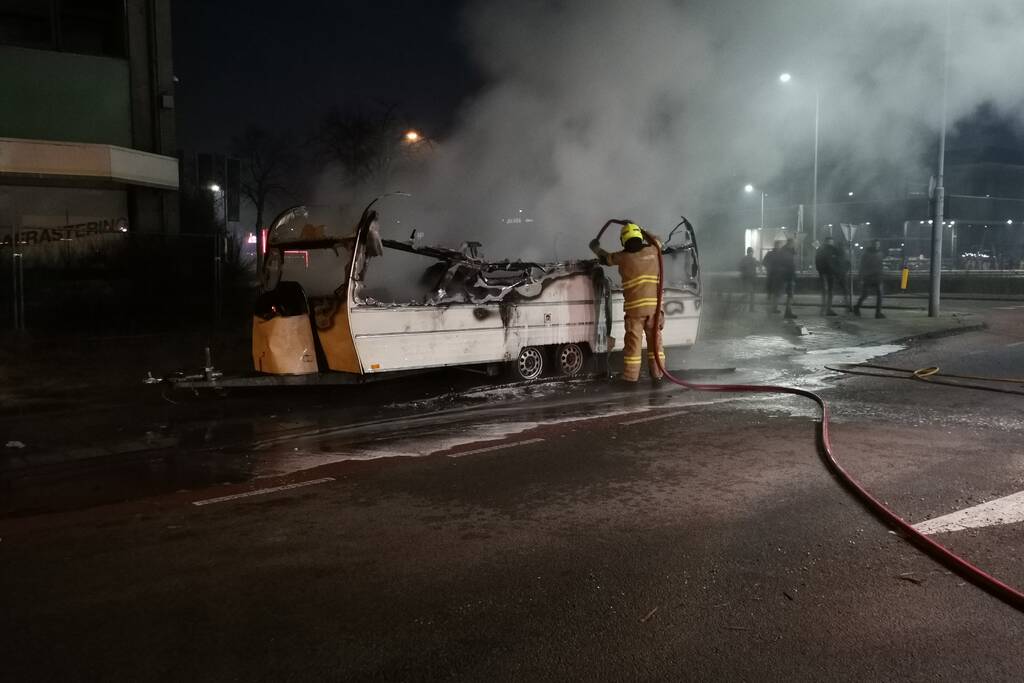 Caravan totaal verwoest door brand