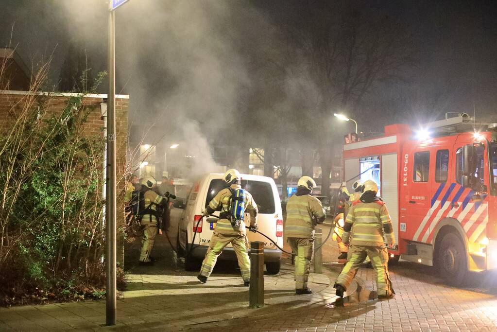 Brand in bestelbus snel onder controle