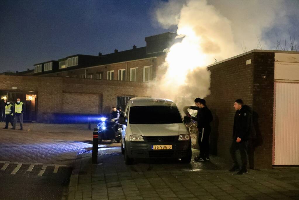 Brand in bestelbus snel onder controle