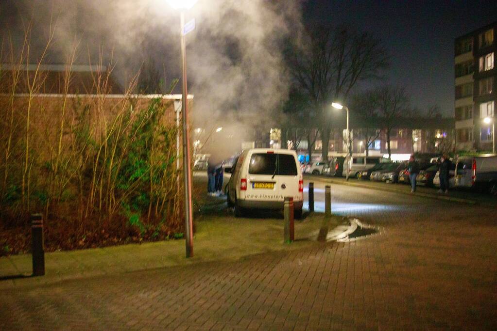 Brand in bestelbus snel onder controle